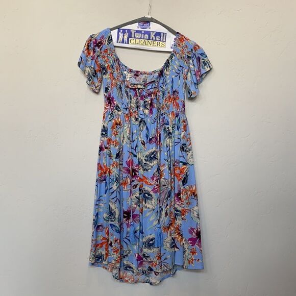 Floral Smocked En Creme Mini Dress - Picture 6 of 9